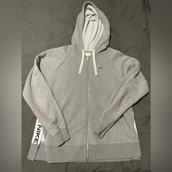 Nike jacket - Picture 1 of 3